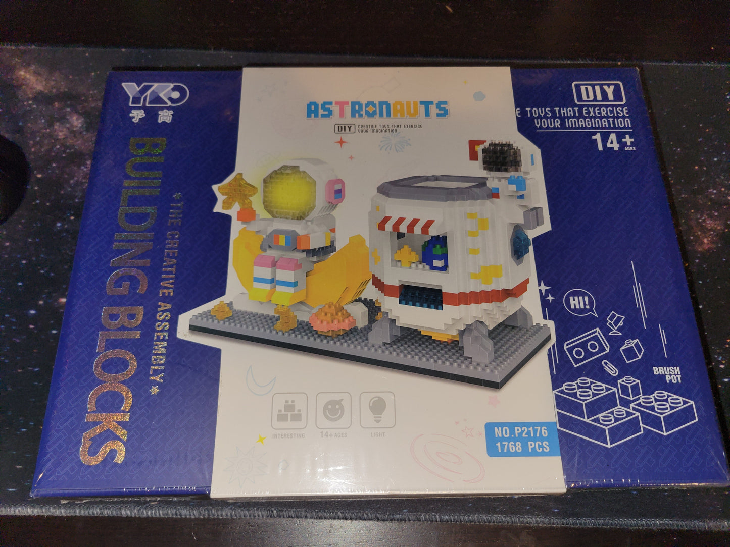 Mini Building Set- 1768 pcs- Light up Spaceman and Cup Pen Holder