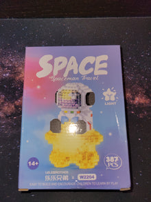 Micro Building Blocks- Astronaut on Star