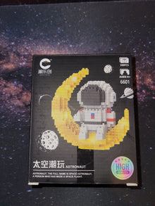 Micro Building Blocks- Astronaut on Half Moon